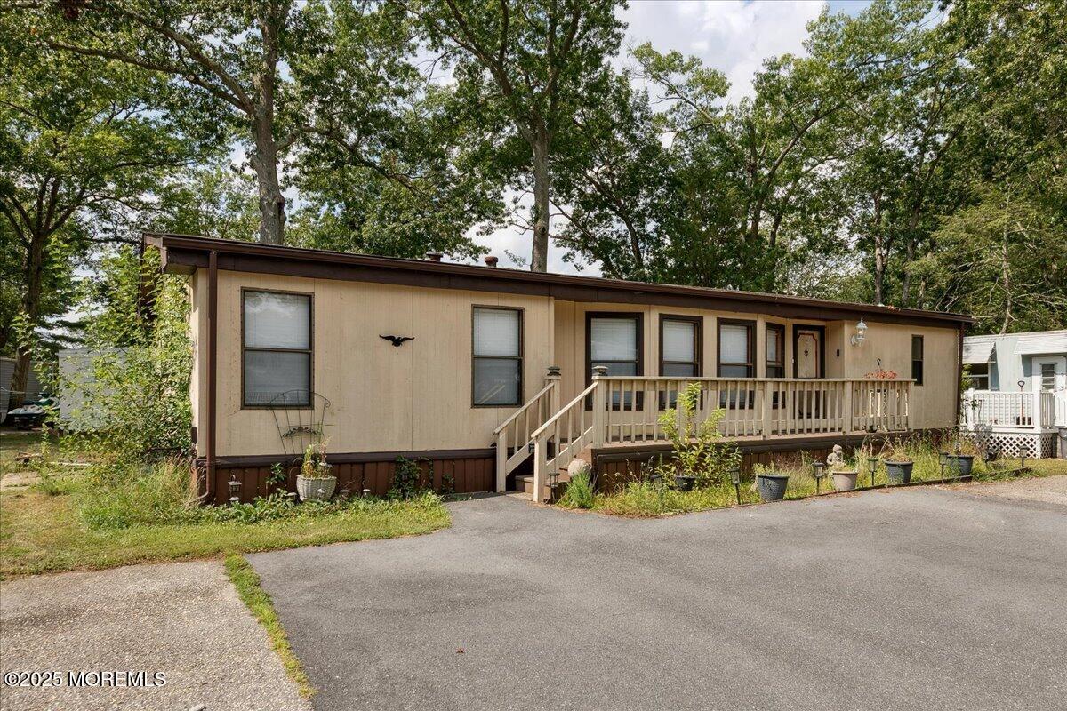 30 Roberts Road Toms River, NJ 08755 - Photo 3 of 19 Easy parking