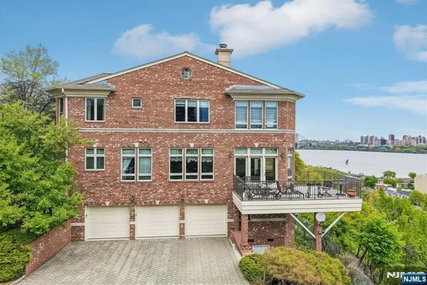 $2,300,000 | 2 Ascot Way, Fort Lee, NJ 07024