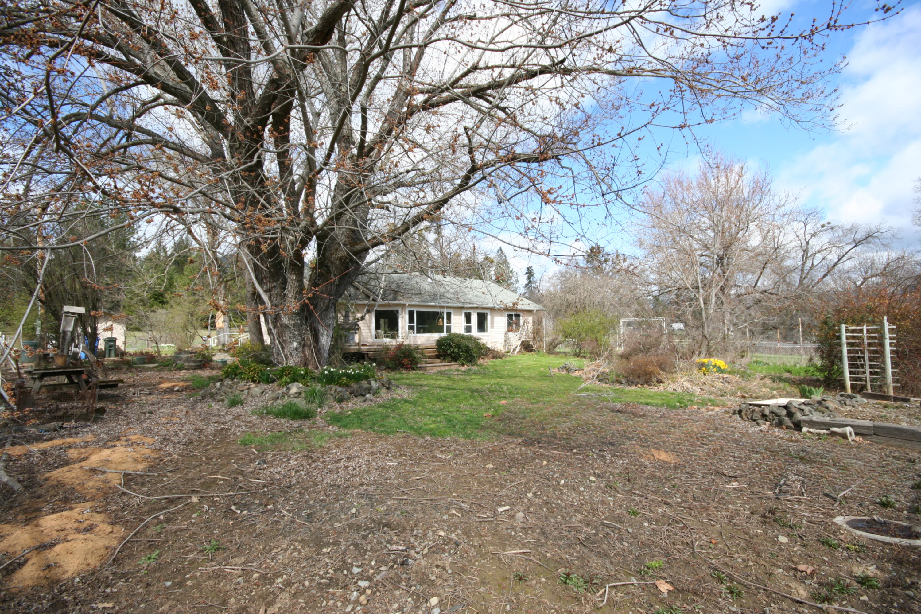 734 Powell Creek Road Williams, OR 97544 - Photo 44 of 51 fotor_2023-4-12_18_1_6