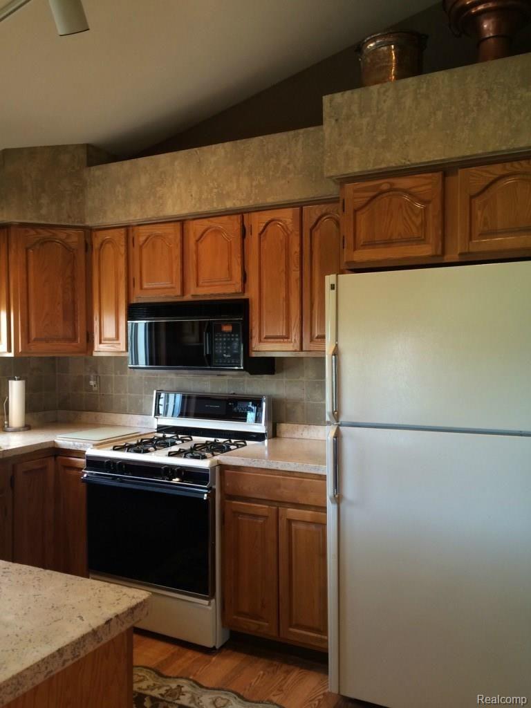 3560 Sutton Road Dryden, MI 48428 - Photo 9 of 41 IMG_5568.jpg