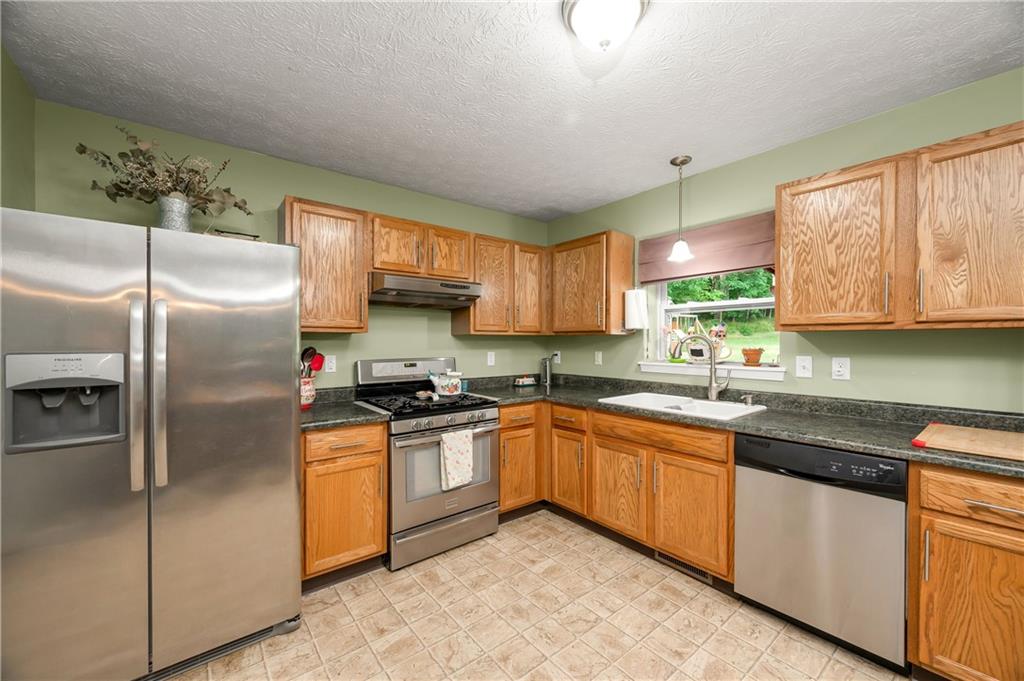 623 Mason Road Tarentum, PA 15084 - Photo 13 of 35 Stainless steel appliances