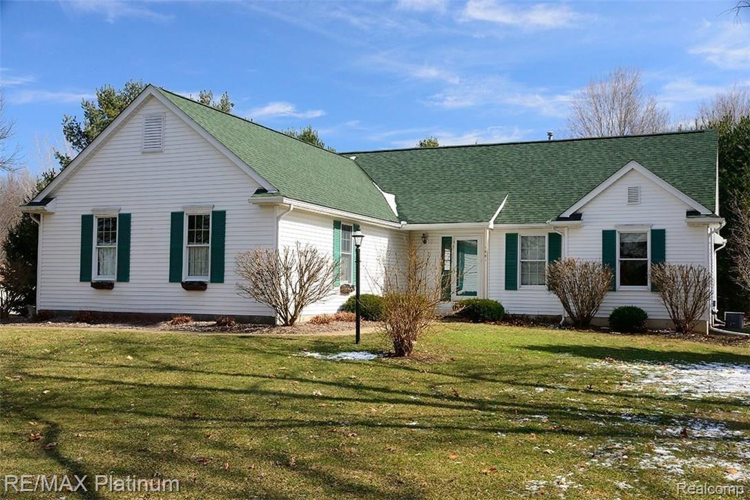 1061 Peavy Road Howell, MI 48843 - Photo 1 of 22 DSC_4036.JPG