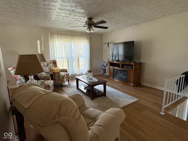 $299,900 | 4006 East Stop 10 Road, Indianapolis, IN 46237