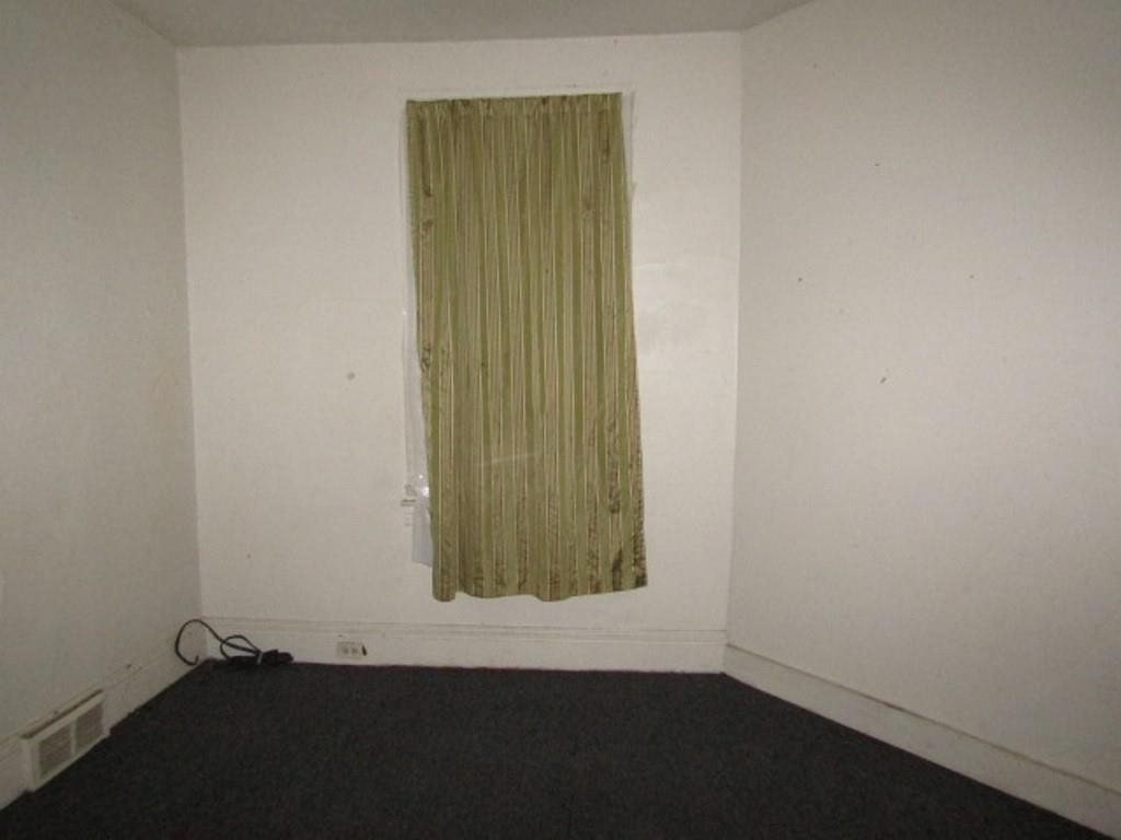 2348 McCook Street Pittsburgh, PA 15212 - Photo 19 of 27 an empty room with a window