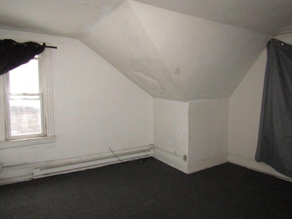 2348 McCook Street Pittsburgh, PA 15212 - Photo 21 of 27 an empty room with a window