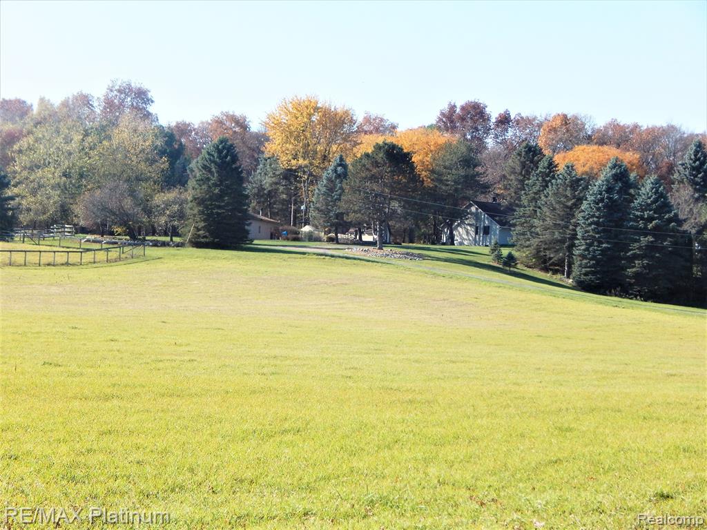 3825 North Hickory Ridge Road Highland, MI 48357 - Photo 11 of 80
