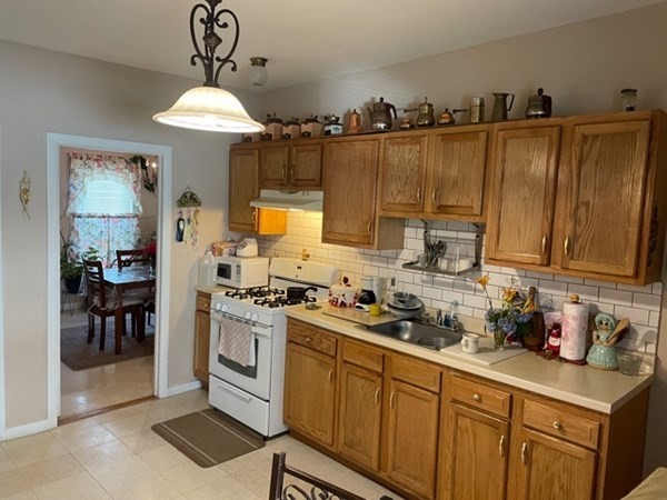 14 Richelieu Street Springfield, MA 01105 - Photo 2 of 11 Gallery Image 2