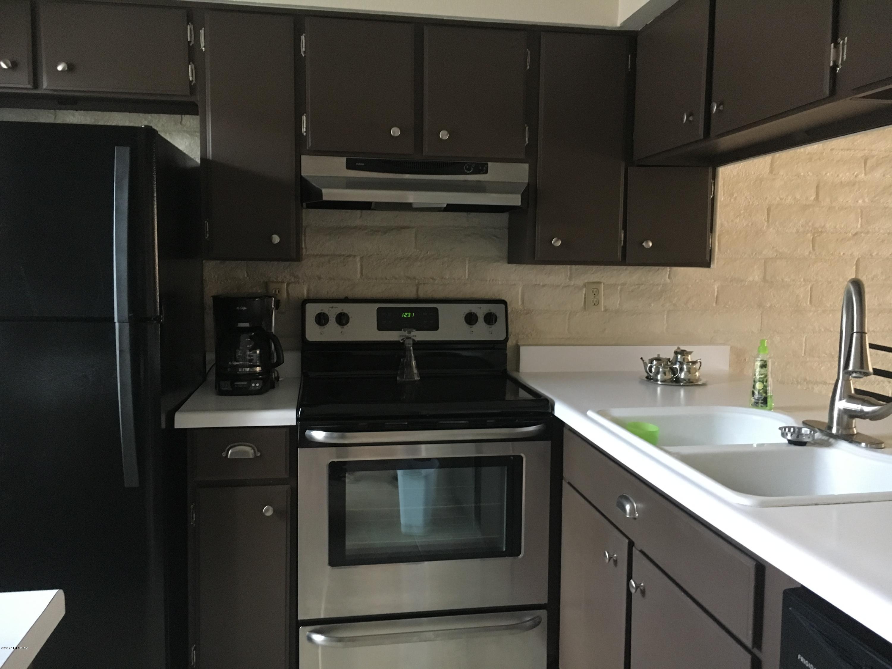702 South Pantano Road, Unit F Tucson, AZ 85710 - Photo 1 of 9