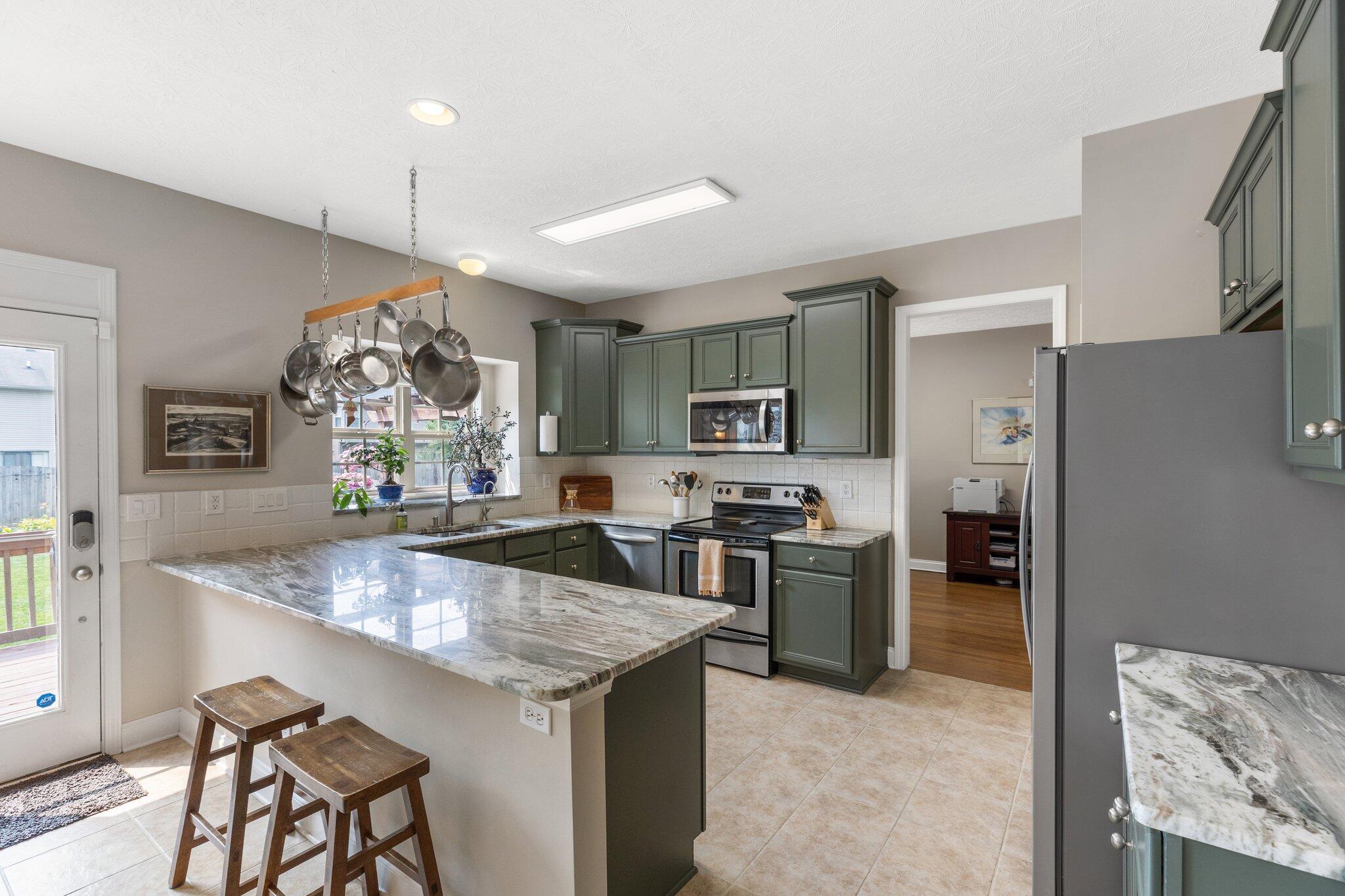 3040 Sandersville Road Lexington, KY 40511 - Photo 6 of 43 Dolomite Marble countertops