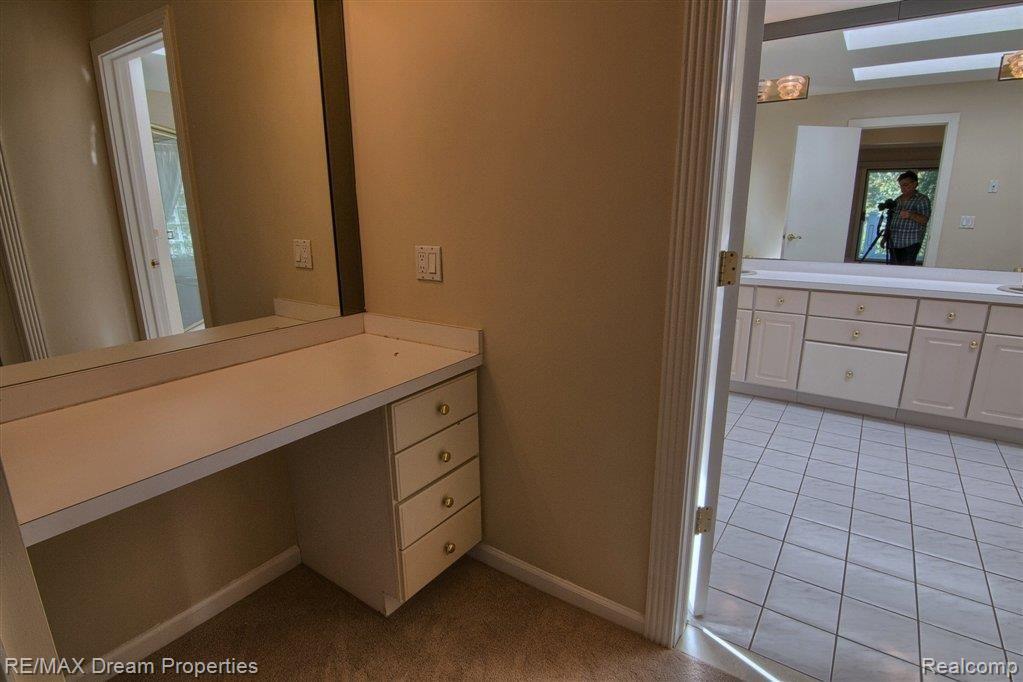 39763 Squire Road Novi, MI 48375 - Photo 15 of 31 Master Bedroom Dressing Area.jpg