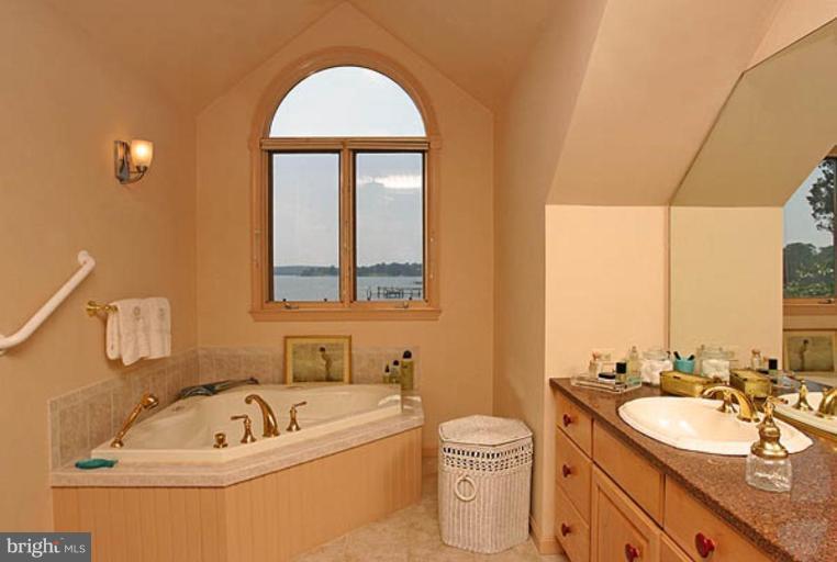 962 Melvin Road Annapolis, MD 21403 - Photo 12 of 29 Master Bath