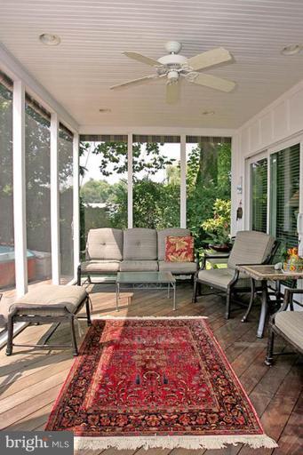 962 Melvin Road Annapolis, MD 21403 - Photo 13 of 29 Screened-in Porch