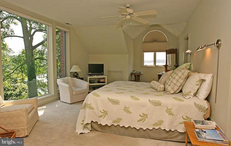 962 Melvin Road Annapolis, MD 21403 - Photo 19 of 29 Master Bedroom