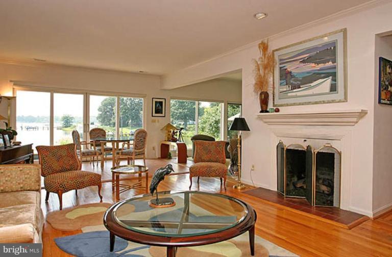 962 Melvin Road Annapolis, MD 21403 - Photo 7 of 29 Living Room