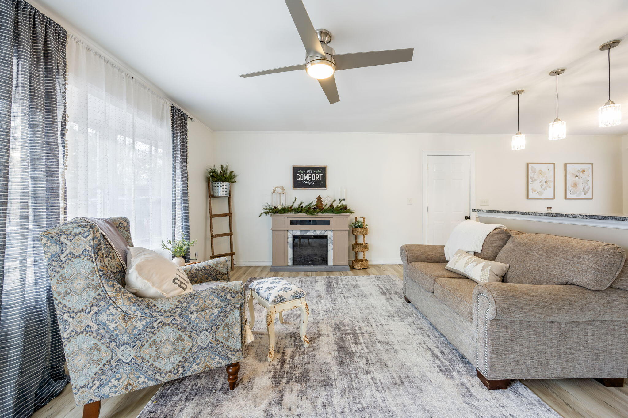 916 West Remus Road Mount Pleasant, MI 48858 - Photo 8 of 52 living room