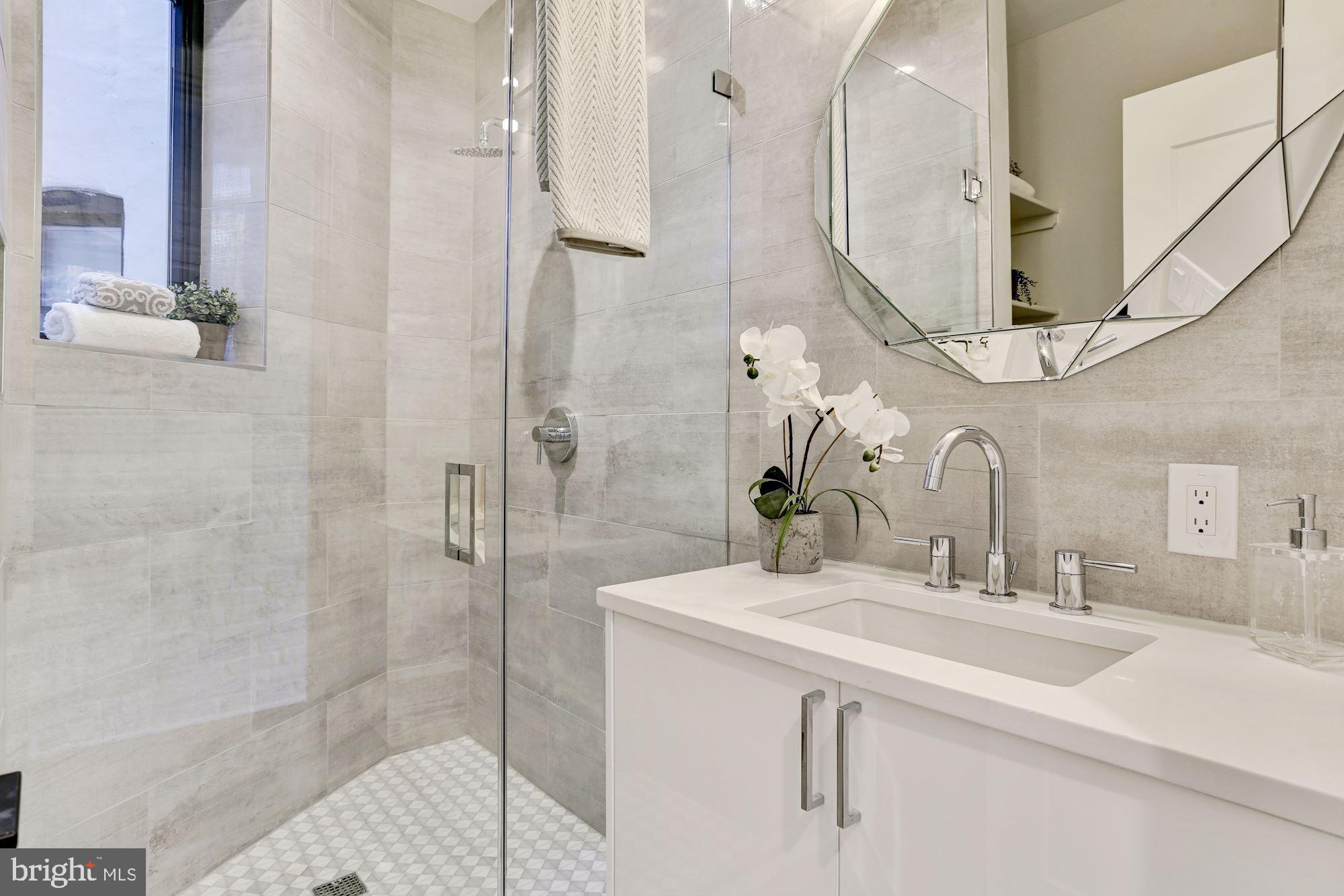 1719 Euclid Street Northwest, Unit 2 Washington, DC 20009 - Photo 9 of 21 Owner's ensuite