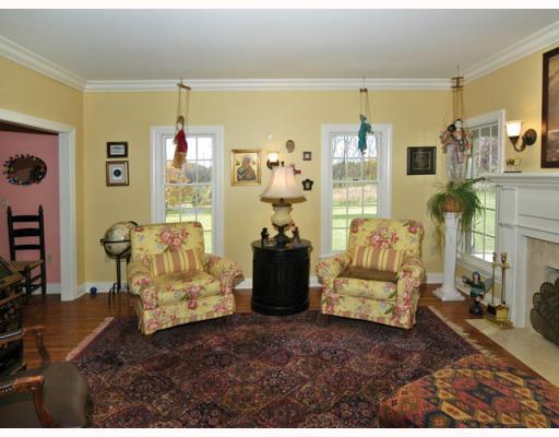 281 Chippewa Park Road Beaver Falls, PA 15010 - Photo 3 of 12 Living Room.