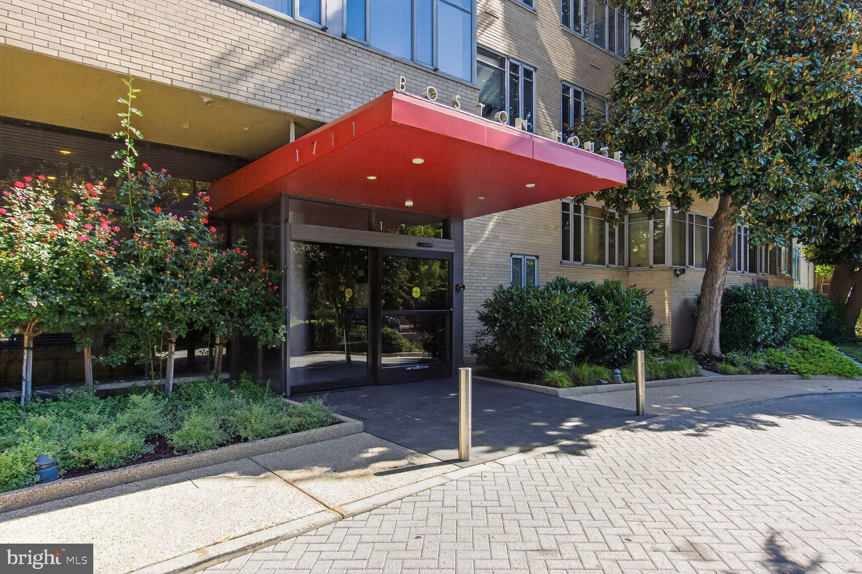 1711 Massachusetts Avenue Northwest, Unit 825 Washington, DC 20036 - Photo 2 of 16 a front view of house with yard