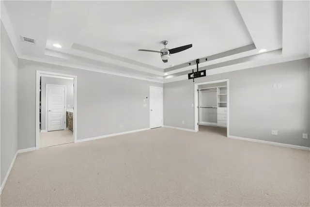 a view of empty room with a ceiling fan