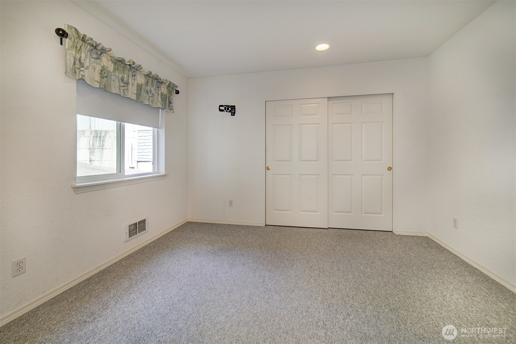 21910 President Point Road Northeast Kingston, WA 98346 - Photo 23 of 39 Gallery Image 23