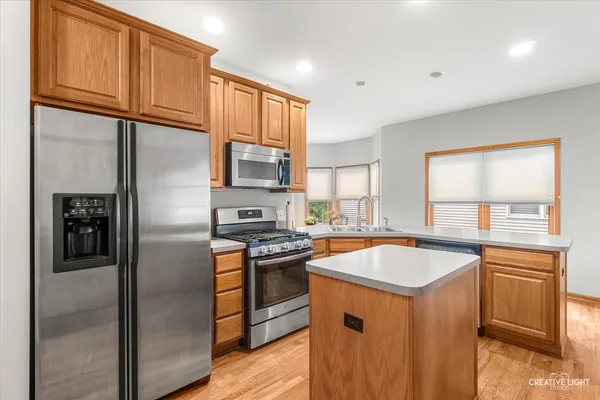 $400,000 | 574 Sudbury Circle, Oswego, IL 60543