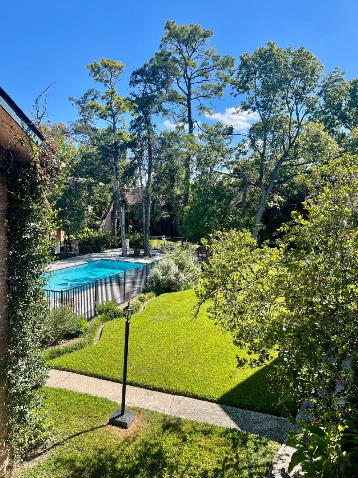 8229 Kingsbrook Road, Unit 228 Houston, TX 77024 - Photo 15 of 17 a view of a tennis court