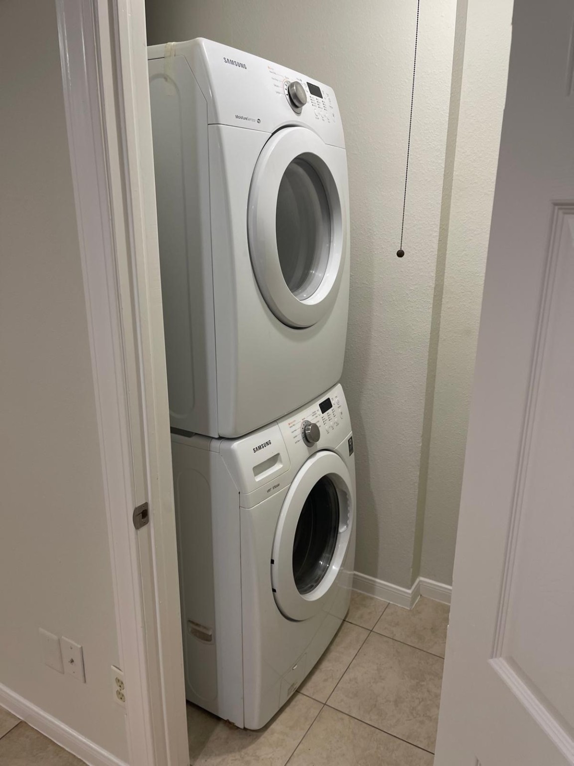 8229 Kingsbrook Road, Unit 228 Houston, TX 77024 - Photo 10 of 17 a utility room with dryer and washer