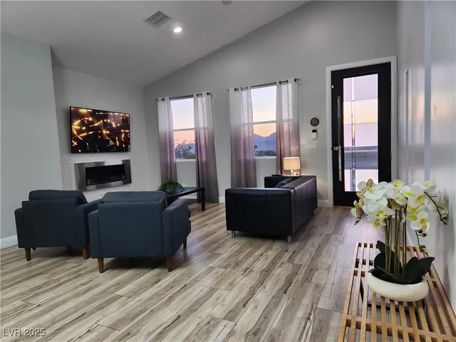 $2,480 | 1626 East Phillips Avenue, Las Vegas, NV 89104