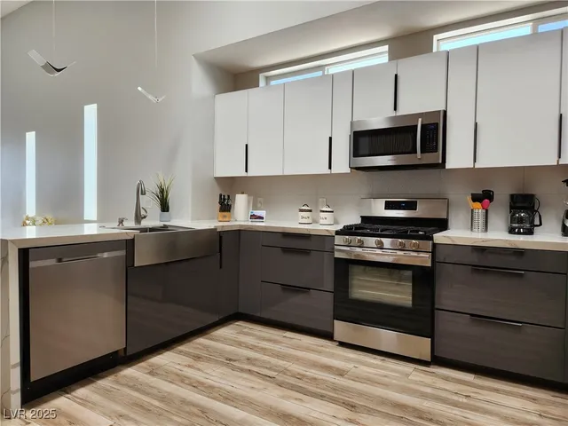 $2,480 | 1626 East Phillips Avenue, Las Vegas, NV 89104