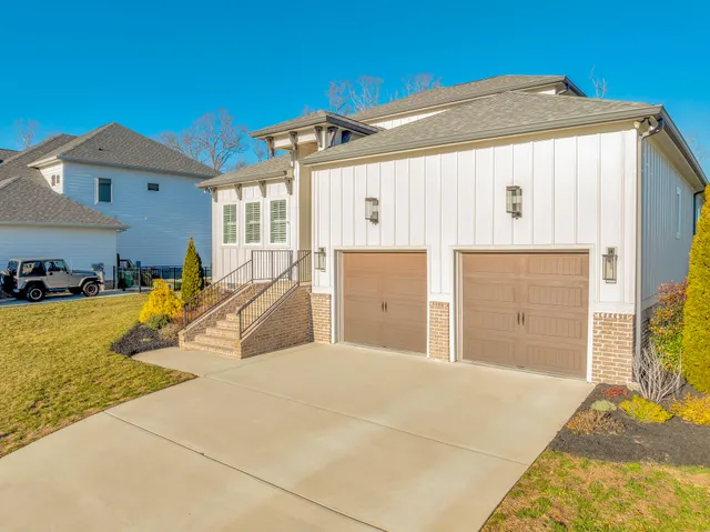 $969,900 | 1801 River Breeze Drive, Unit 7, Soddy Daisy, TN 37379