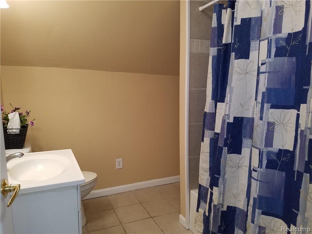 5045 Freiermuth Road Stockbridge, MI 49285 - Photo 28 of 58 Upstairs full tile bathroom