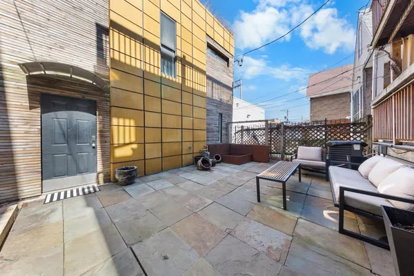 $1,690,000 | 2334 West Medill Avenue, Chicago, IL 60647
