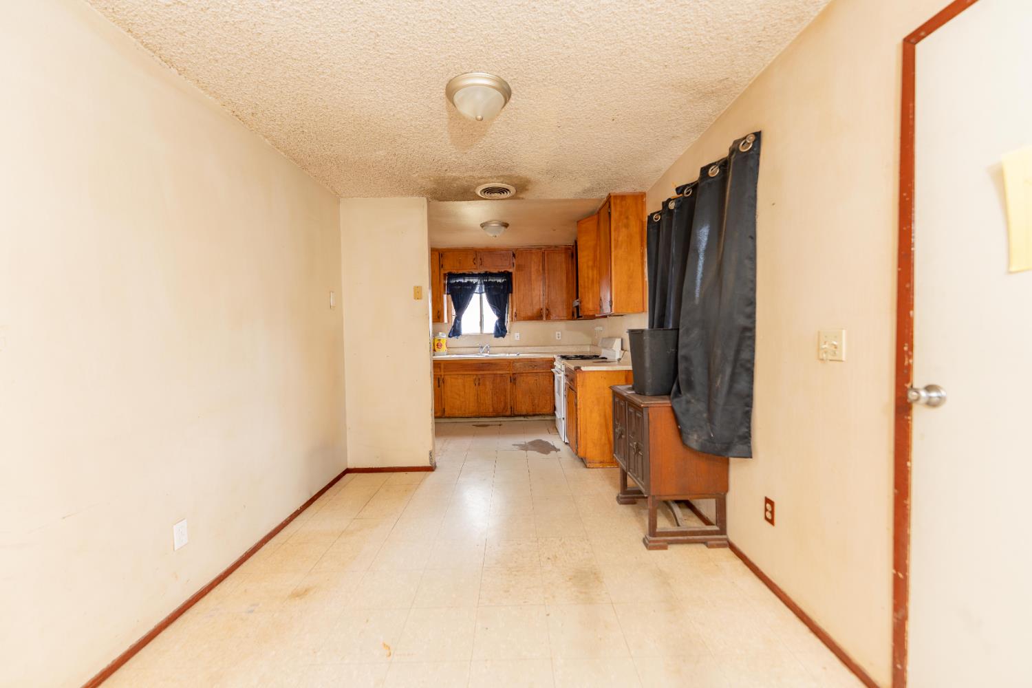 375 South Wall Street Shafter, CA 93263 - Photo 5 of 14 a view of a kitchen with a sink