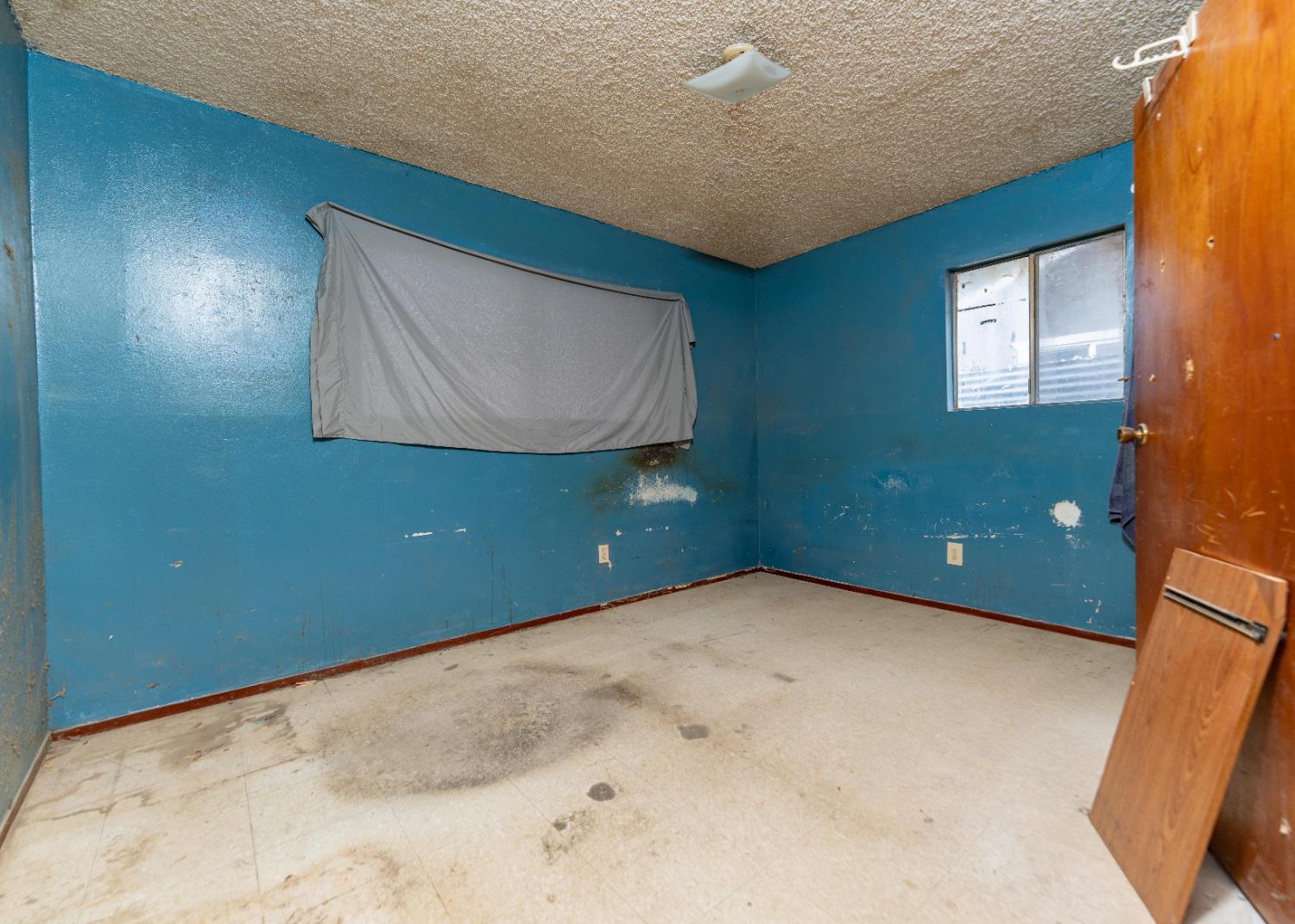 375 South Wall Street Shafter, CA 93263 - Photo 8 of 14 a view of an empty room
