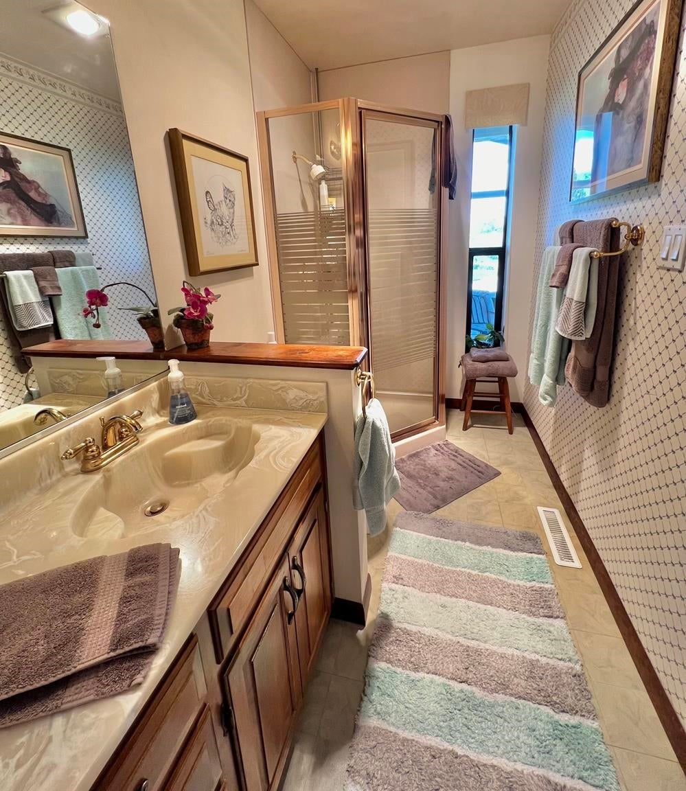 945 Holcomb Road Montague, CA 96064 - Photo 14 of 37 Gallery Image 14