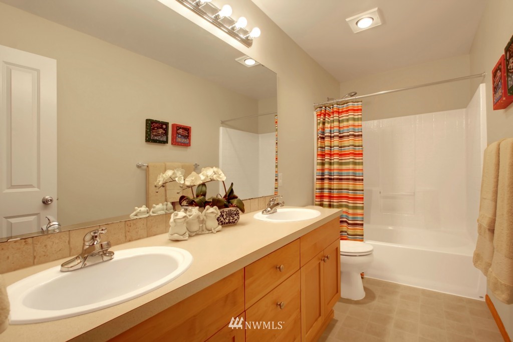 5724 Northeast 1st Place Renton, WA 98059 - Photo 13 of 15
