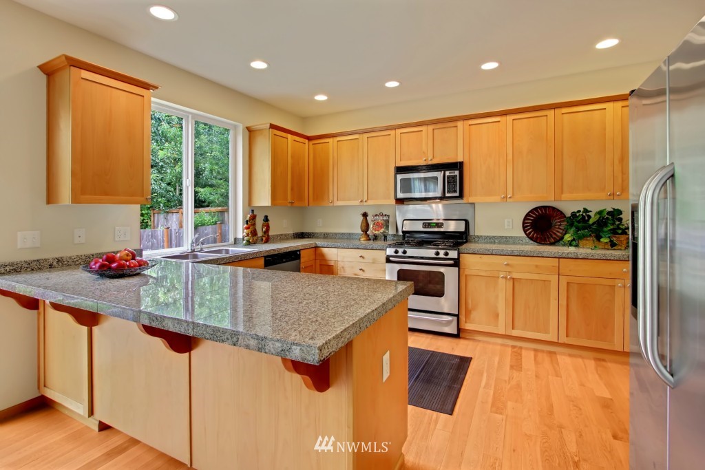 5724 Northeast 1st Place Renton, WA 98059 - Photo 6 of 15