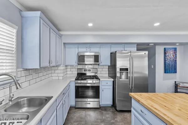 $595,000 | 13130 Shapleigh Place, Clint, TX 79836