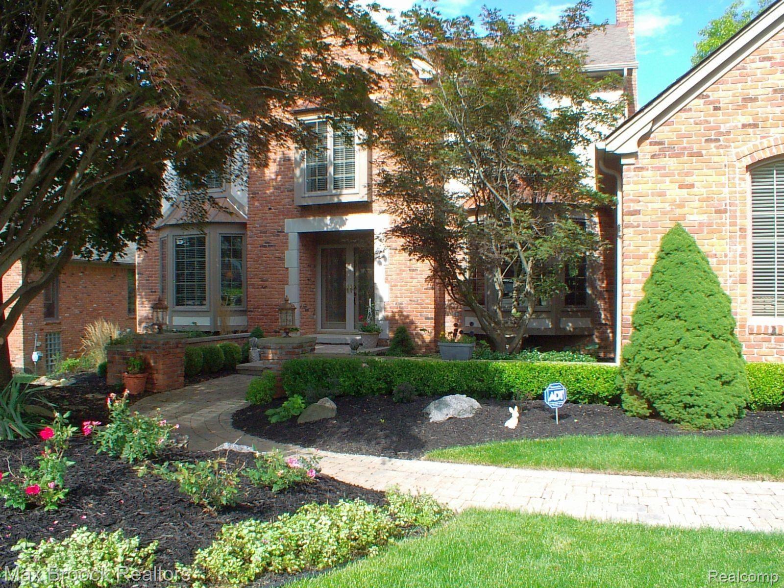 3114 Quail Ridge Circle Rochester, MI 48309 - Photo 10 of 51 Close front view.jpg