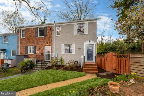 $835,000 | 32 Ancell Street, Alexandria, VA 22305
