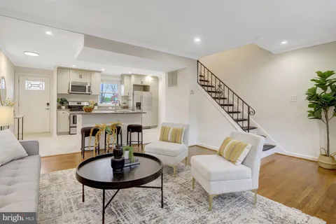 $835,000 | 32 Ancell Street, Alexandria, VA 22305