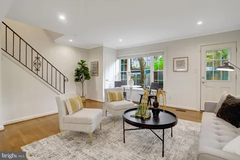 $835,000 | 32 Ancell Street, Alexandria, VA 22305