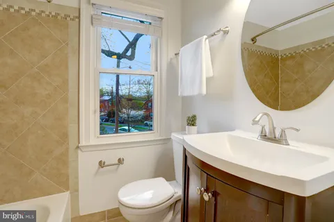 $835,000 | 32 Ancell Street, Alexandria, VA 22305