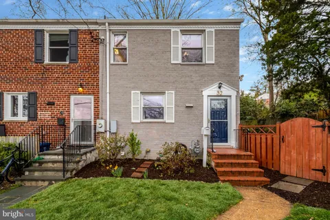 $835,000 | 32 Ancell Street, Alexandria, VA 22305
