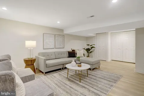 $835,000 | 32 Ancell Street, Alexandria, VA 22305