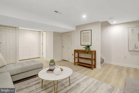 $835,000 | 32 Ancell Street, Alexandria, VA 22305