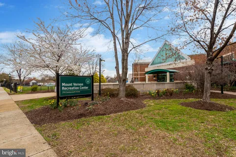 $835,000 | 32 Ancell Street, Alexandria, VA 22305