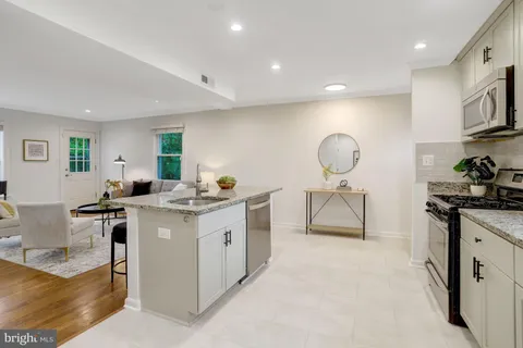 $835,000 | 32 Ancell Street, Alexandria, VA 22305