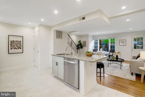 $835,000 | 32 Ancell Street, Alexandria, VA 22305