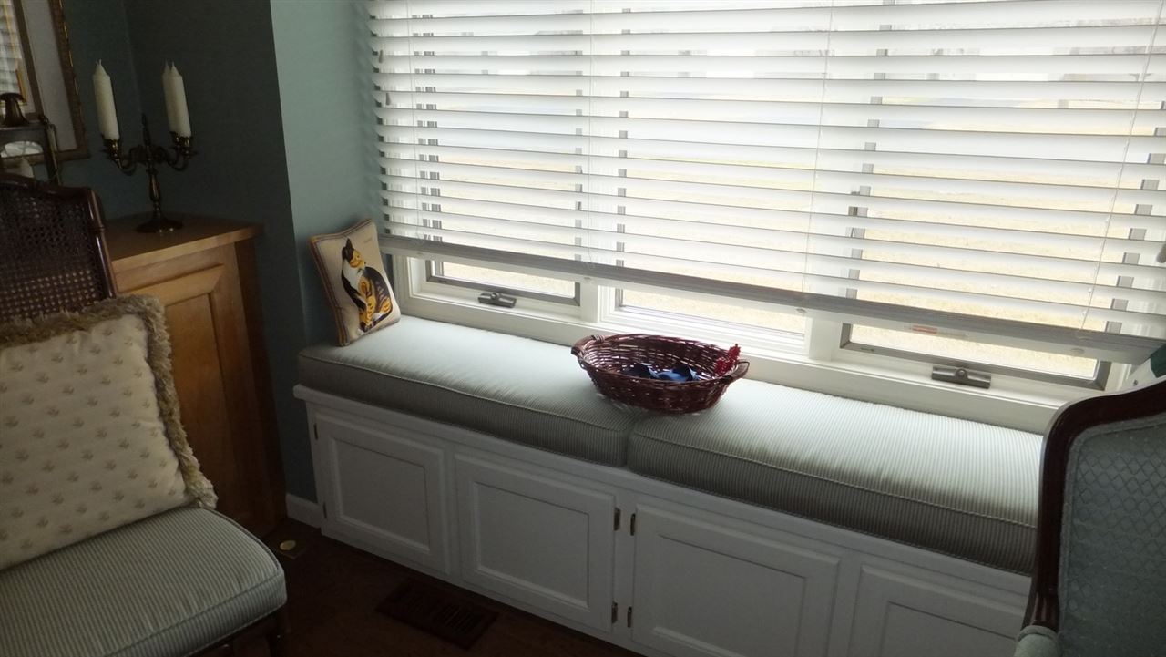 6369 East Ridge Drive Benzonia, MI 49616 - Photo 4 of 27 1797064-3.JPG